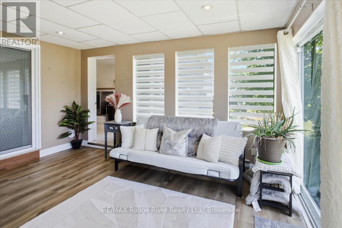 15 HEALEY FALLS DRIVE - Image 30
