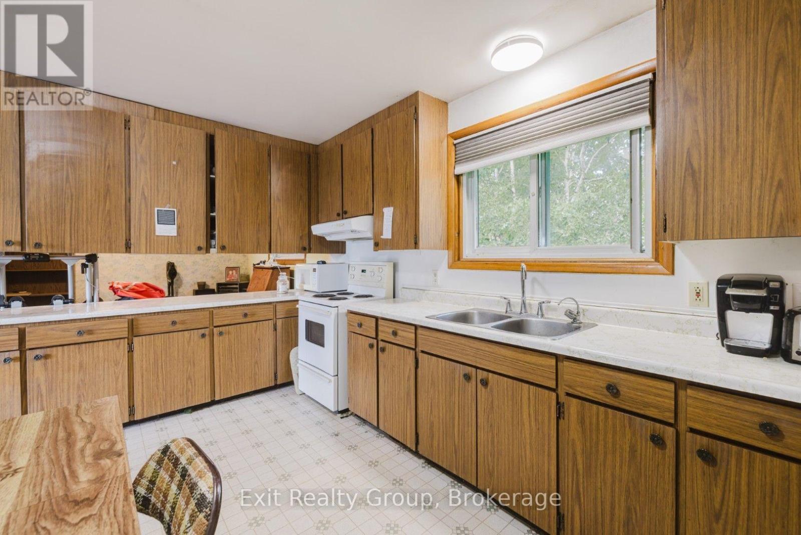 142 SUNNINGDALE DRIVE - 10