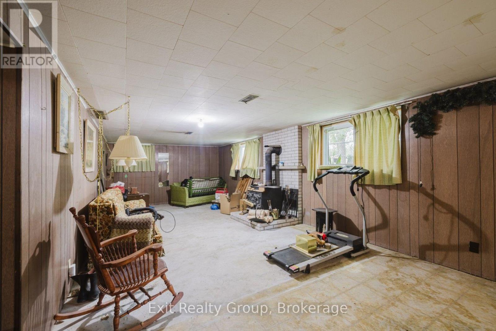 142 SUNNINGDALE DRIVE - 18
