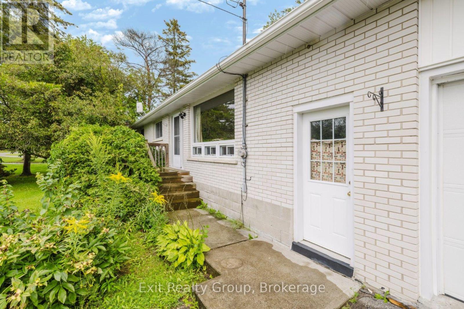 142 SUNNINGDALE DRIVE - 3
