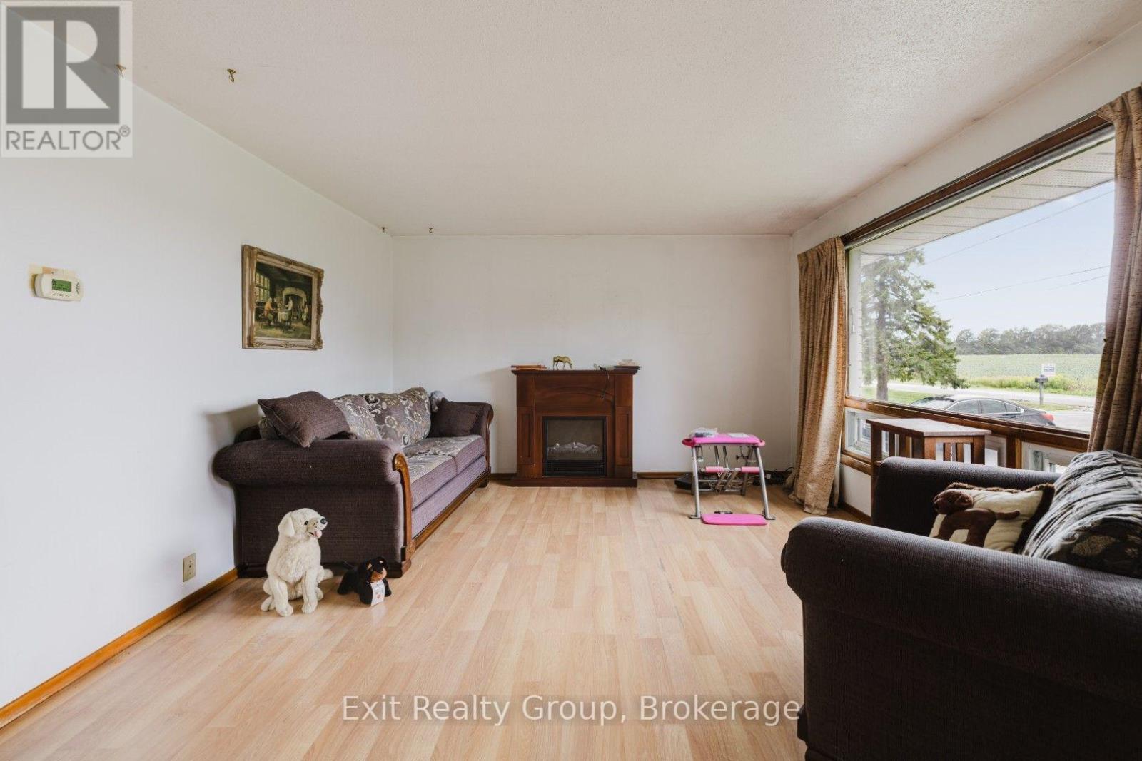 142 SUNNINGDALE DRIVE - 4
