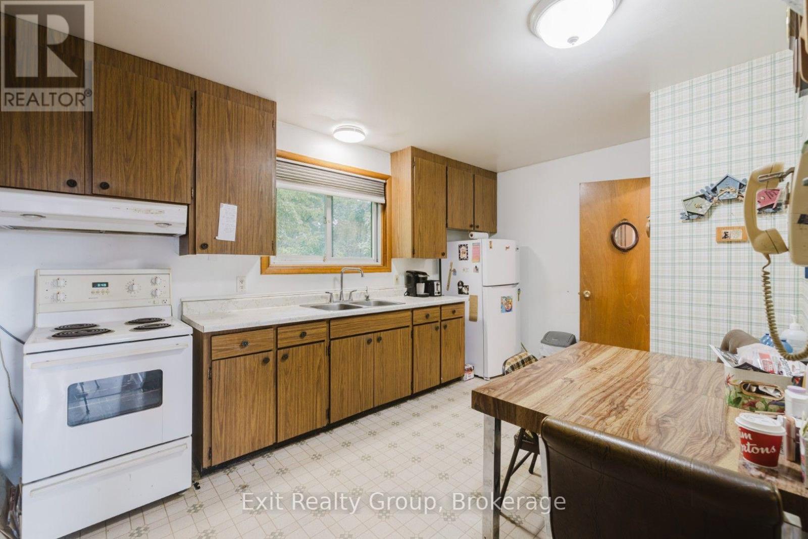 142 SUNNINGDALE DRIVE - 7