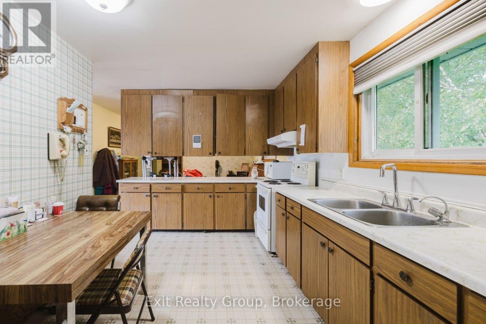 142 SUNNINGDALE DRIVE - 8