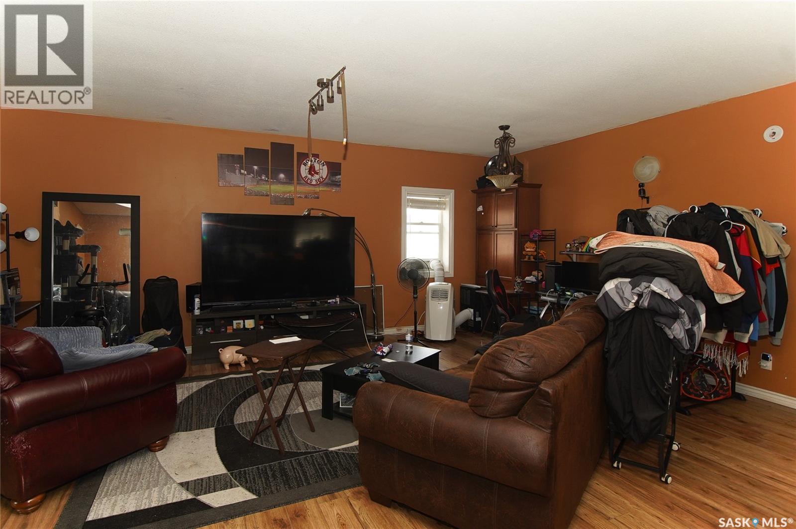 A B 417 Robinson STREET - 9