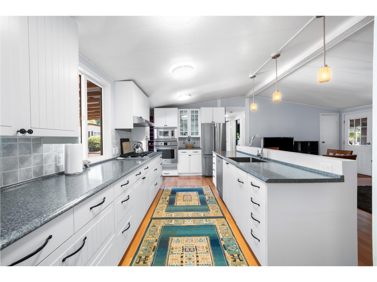 215 20071 24 AVENUE, Langley