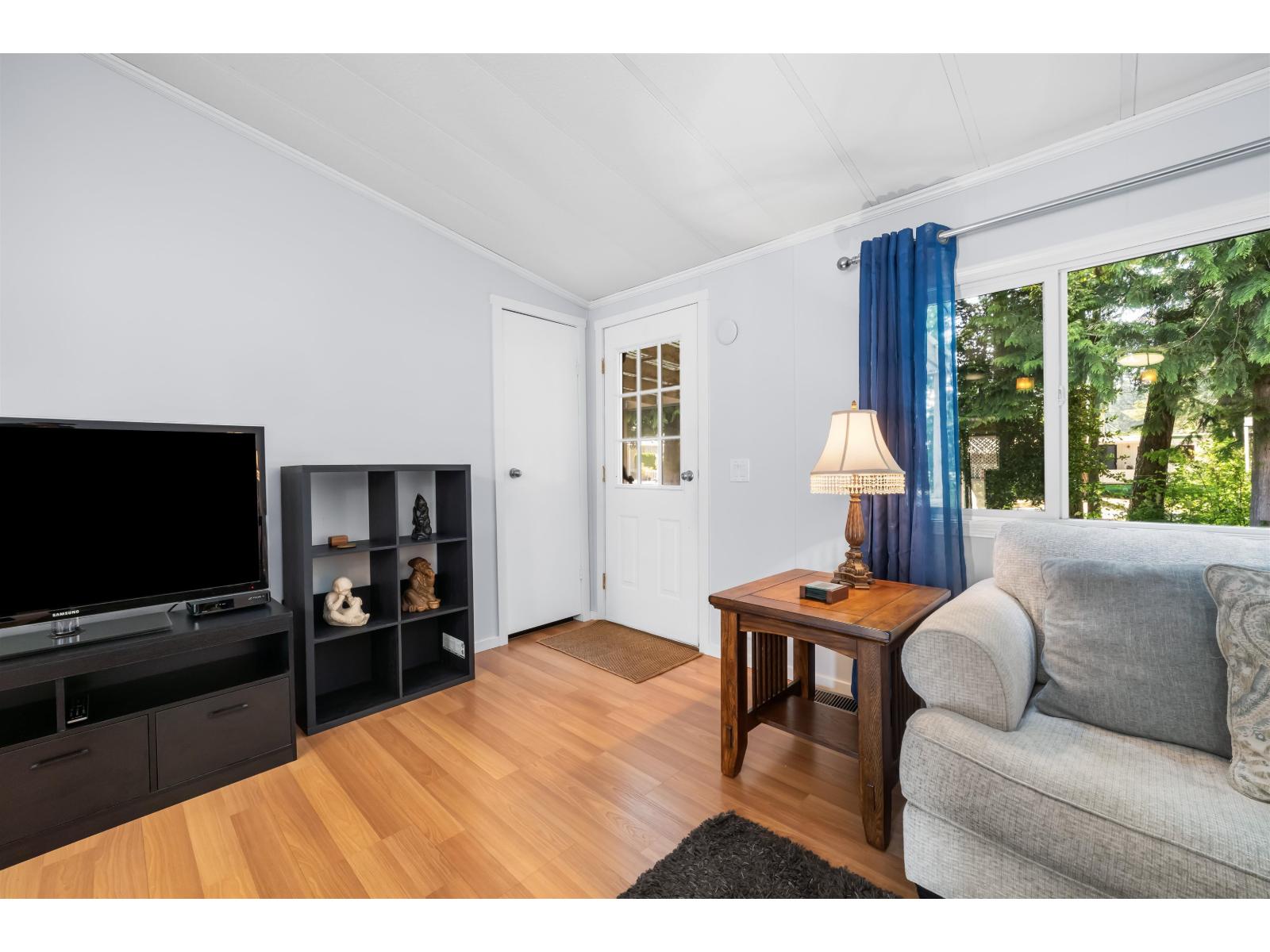215 20071 24 AVENUE, Langley