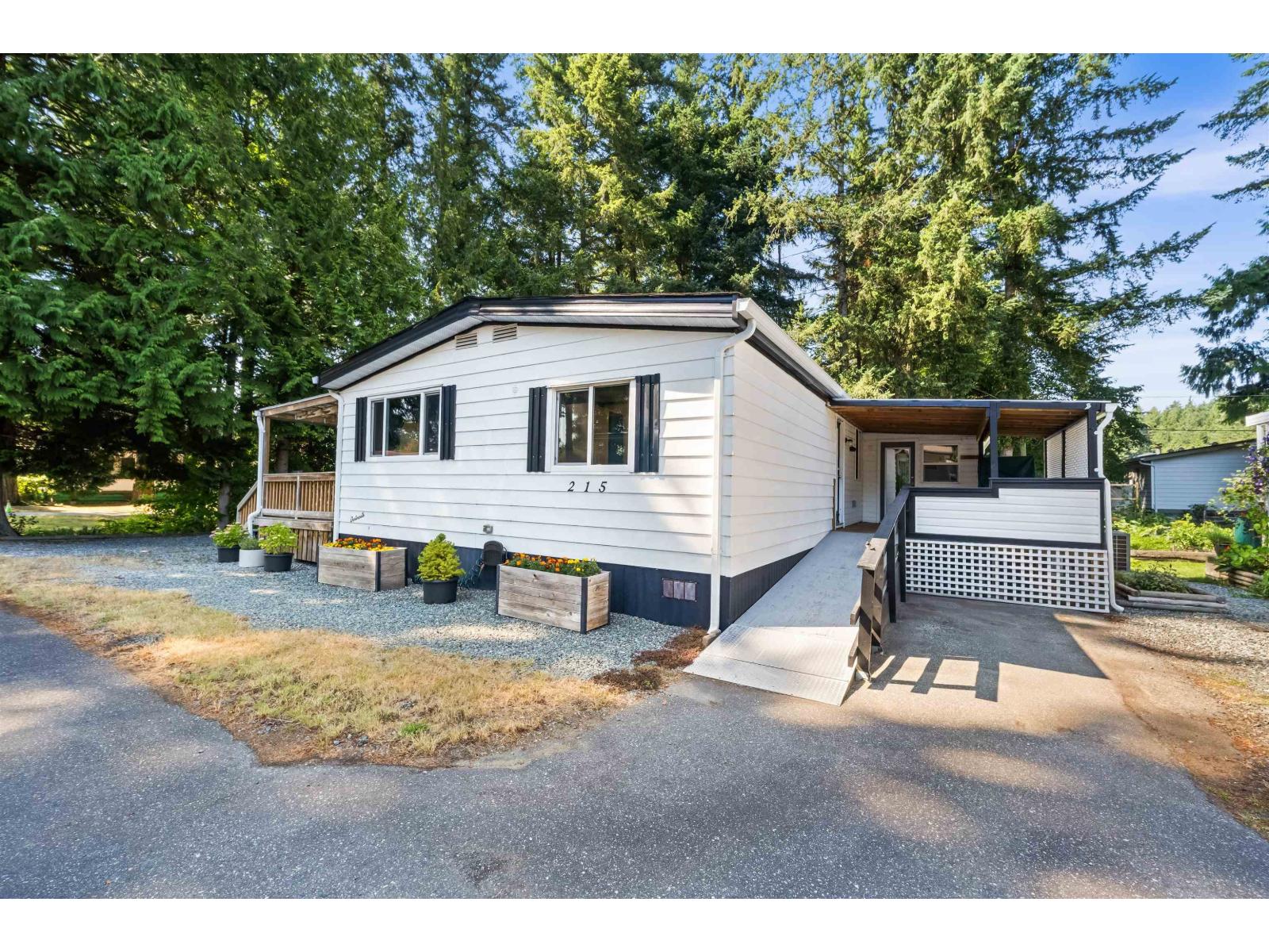 215 20071 24 AVENUE, Langley