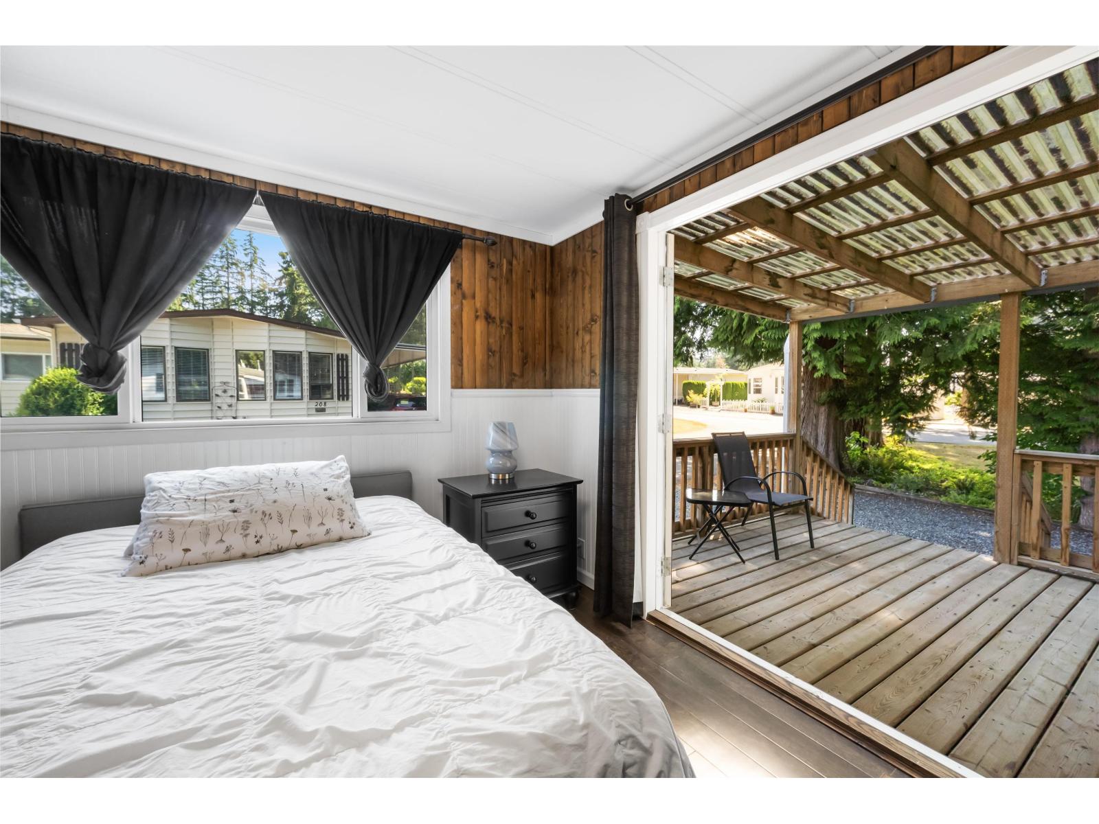 215 20071 24 AVENUE, Langley