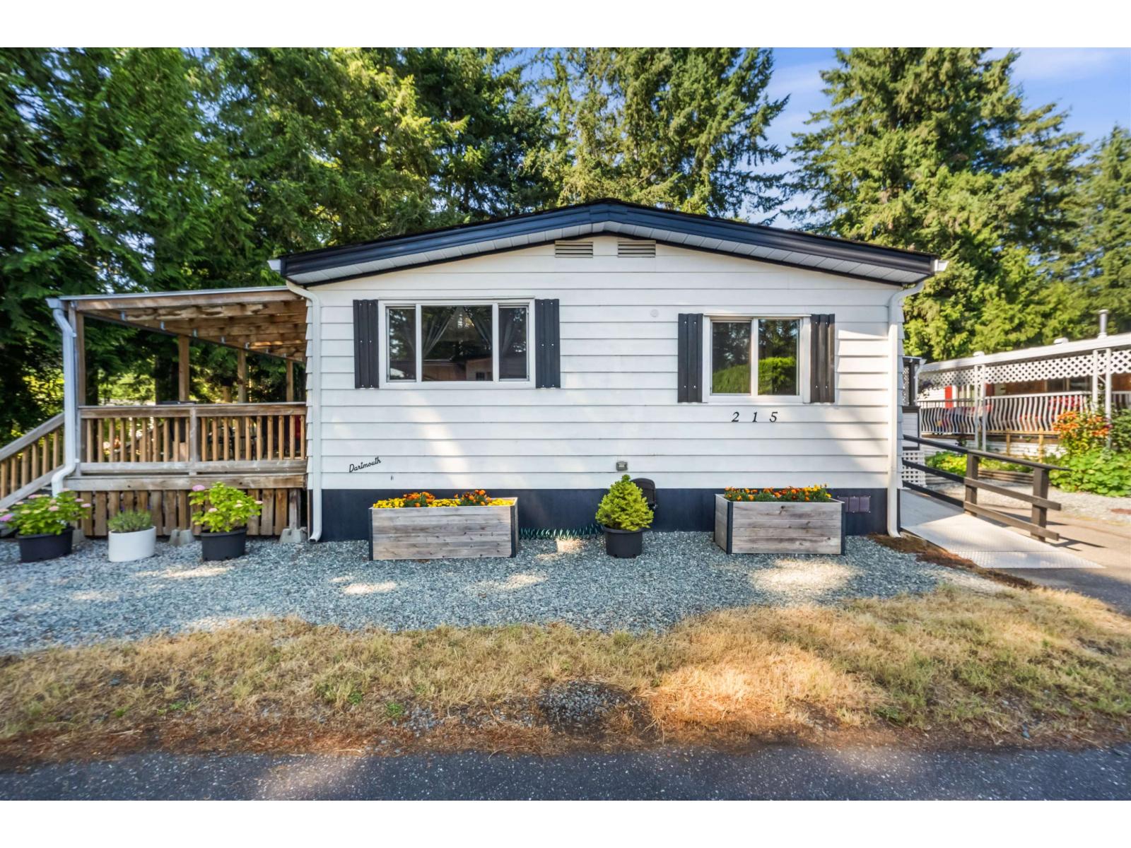 215 20071 24 AVENUE, Langley