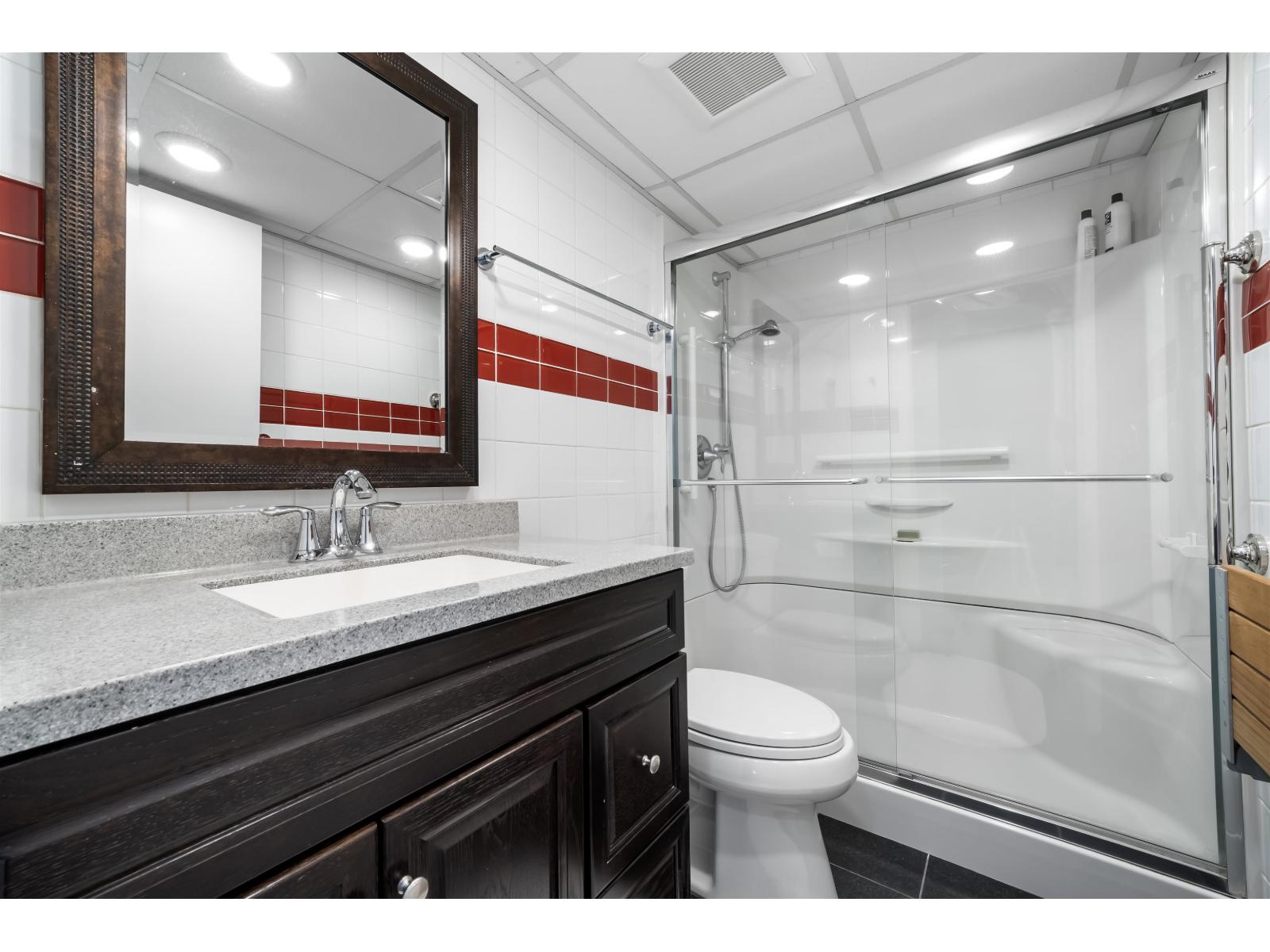 215 20071 24 AVENUE, Langley