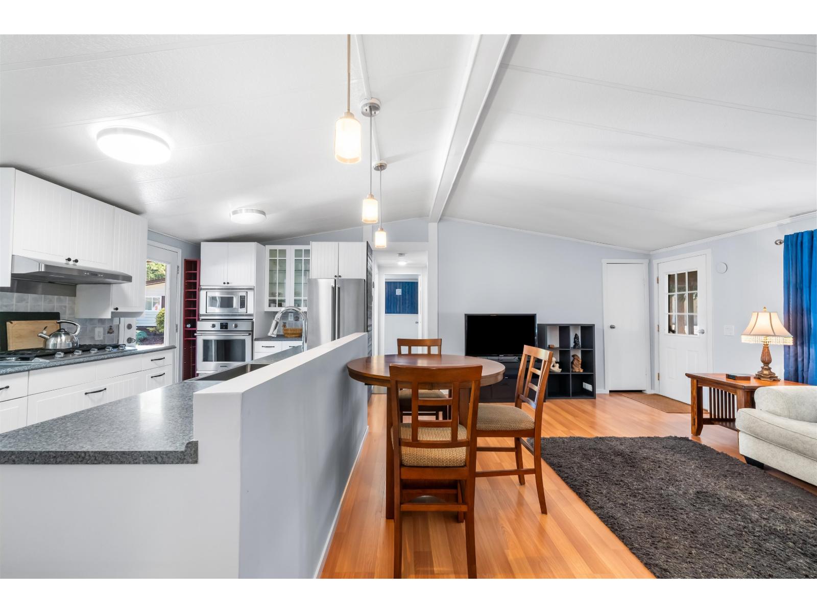 215 20071 24 AVENUE, Langley