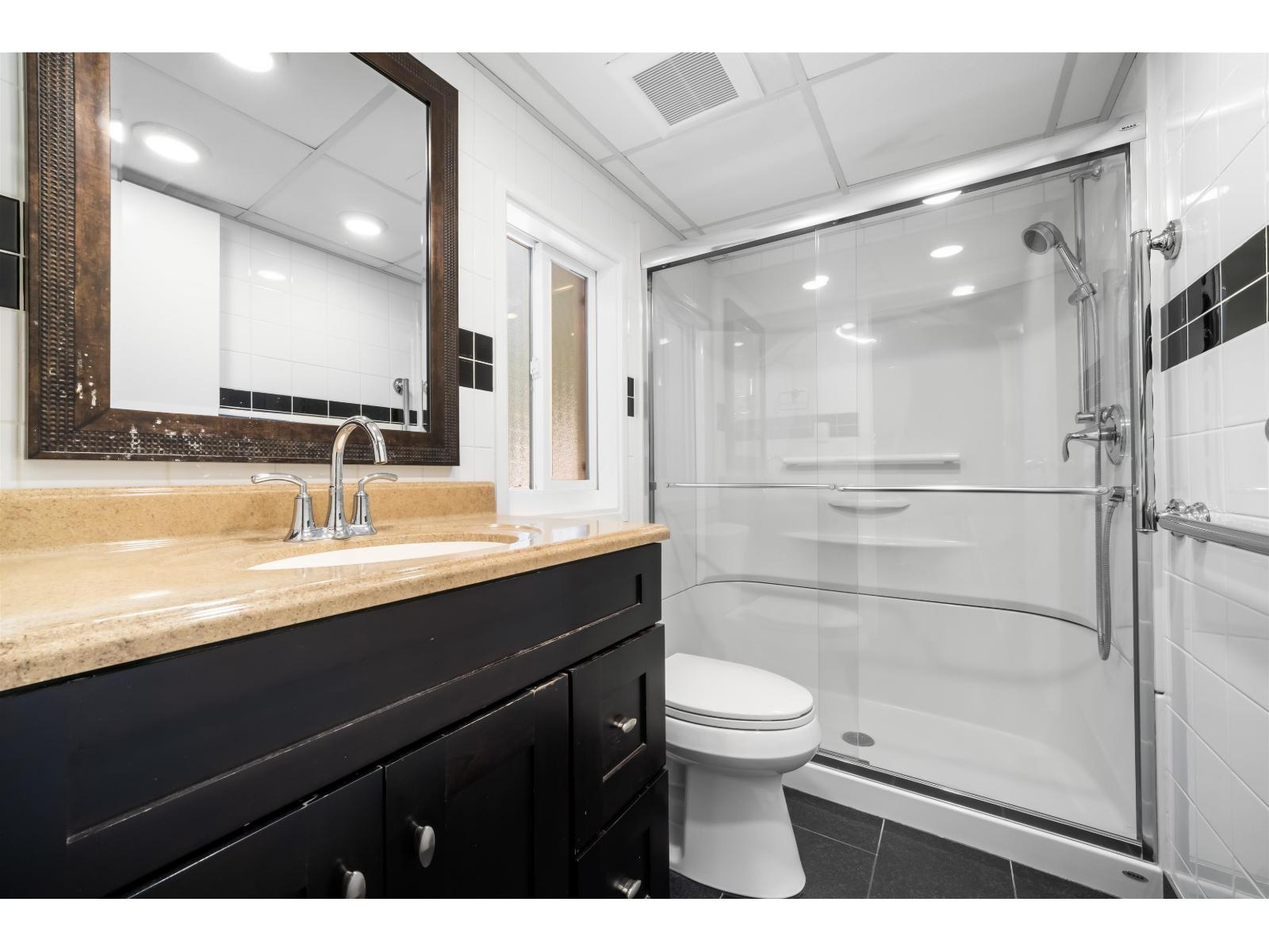 215 20071 24 AVENUE, Langley