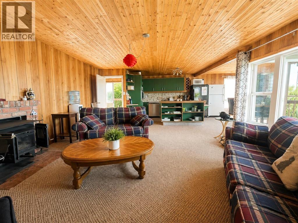 Listing photo – 745 Elk Street, Sunbreaker Cove