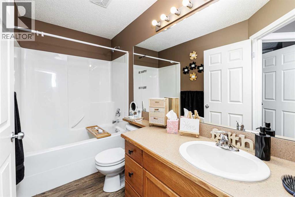Listing photo – 444 Jenkins Drive, Red Deer