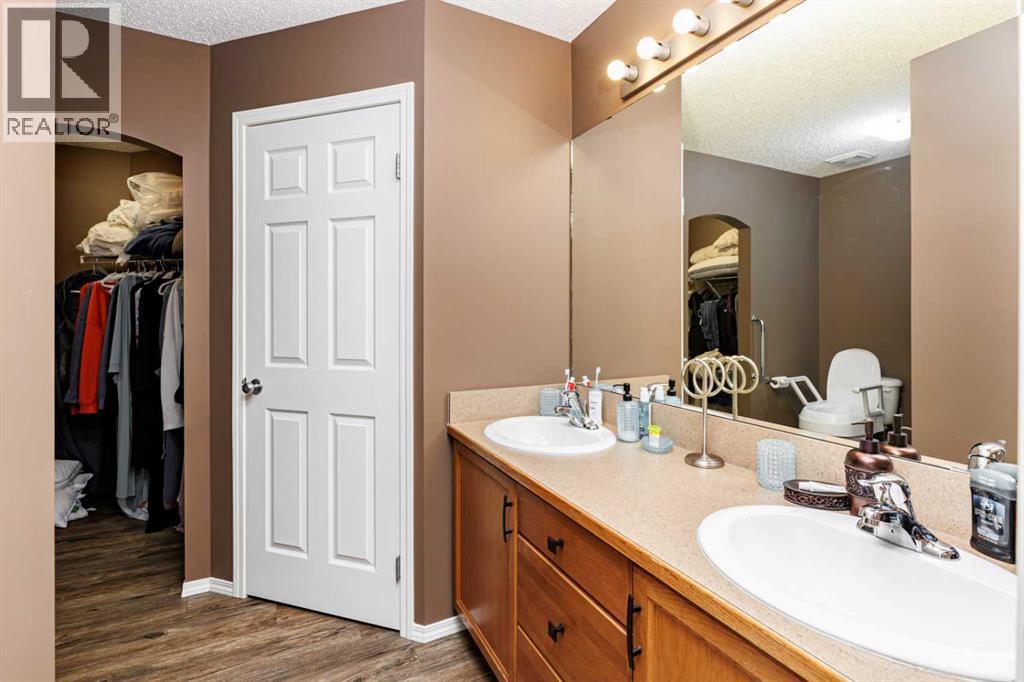 Listing photo – 444 Jenkins Drive, Red Deer
