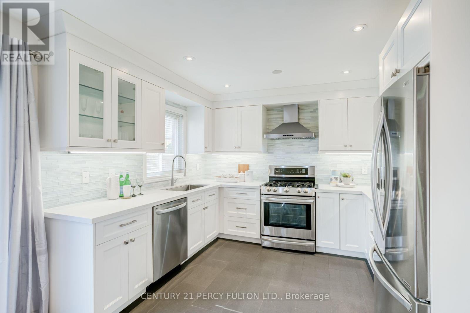 9 URWIN STREET - 16