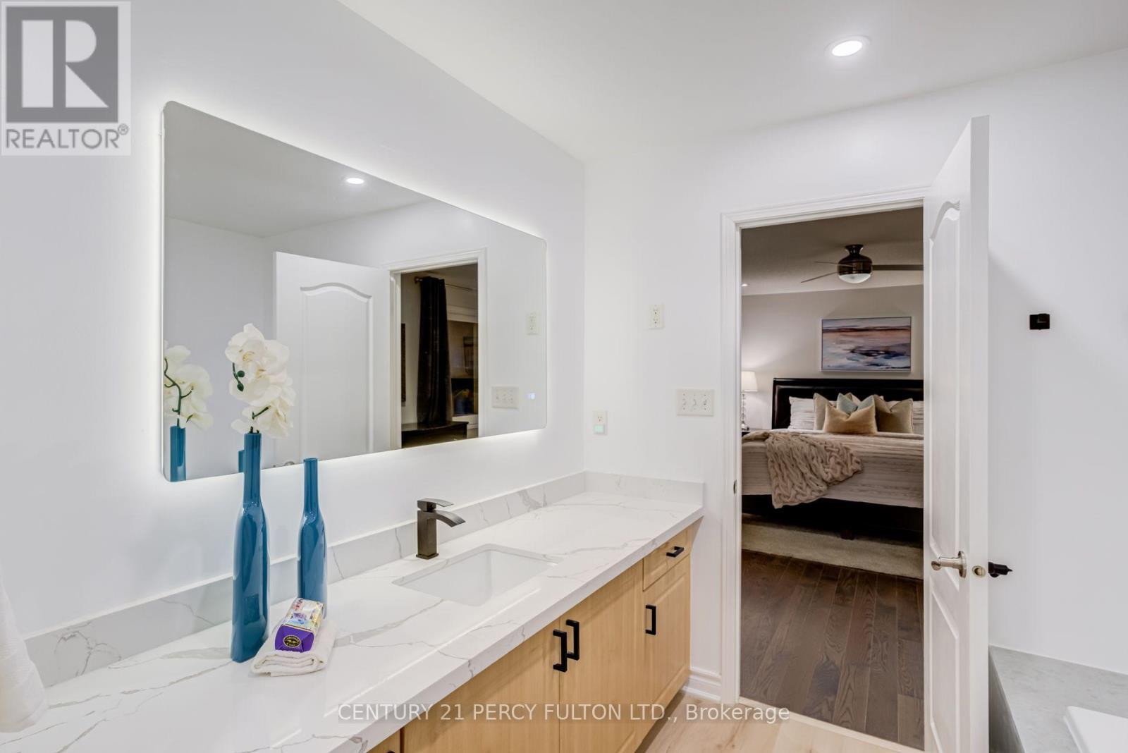 9 URWIN STREET - 32