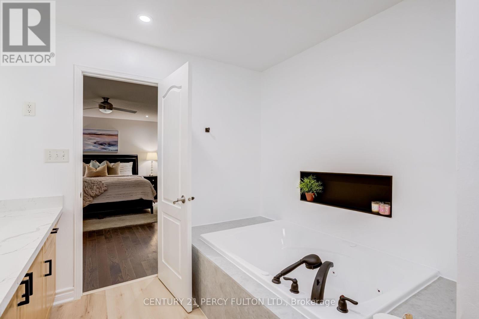 9 URWIN STREET - 33