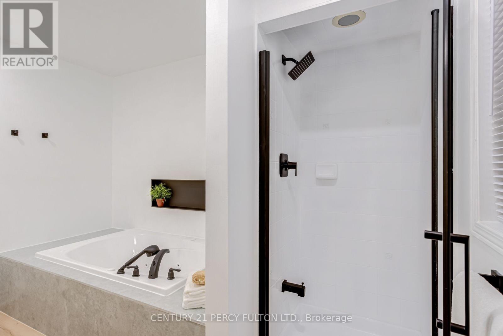 9 URWIN STREET - 34