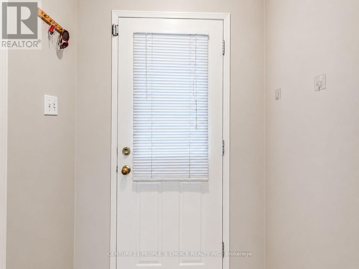 186 PICKETT CRESCENT - 3