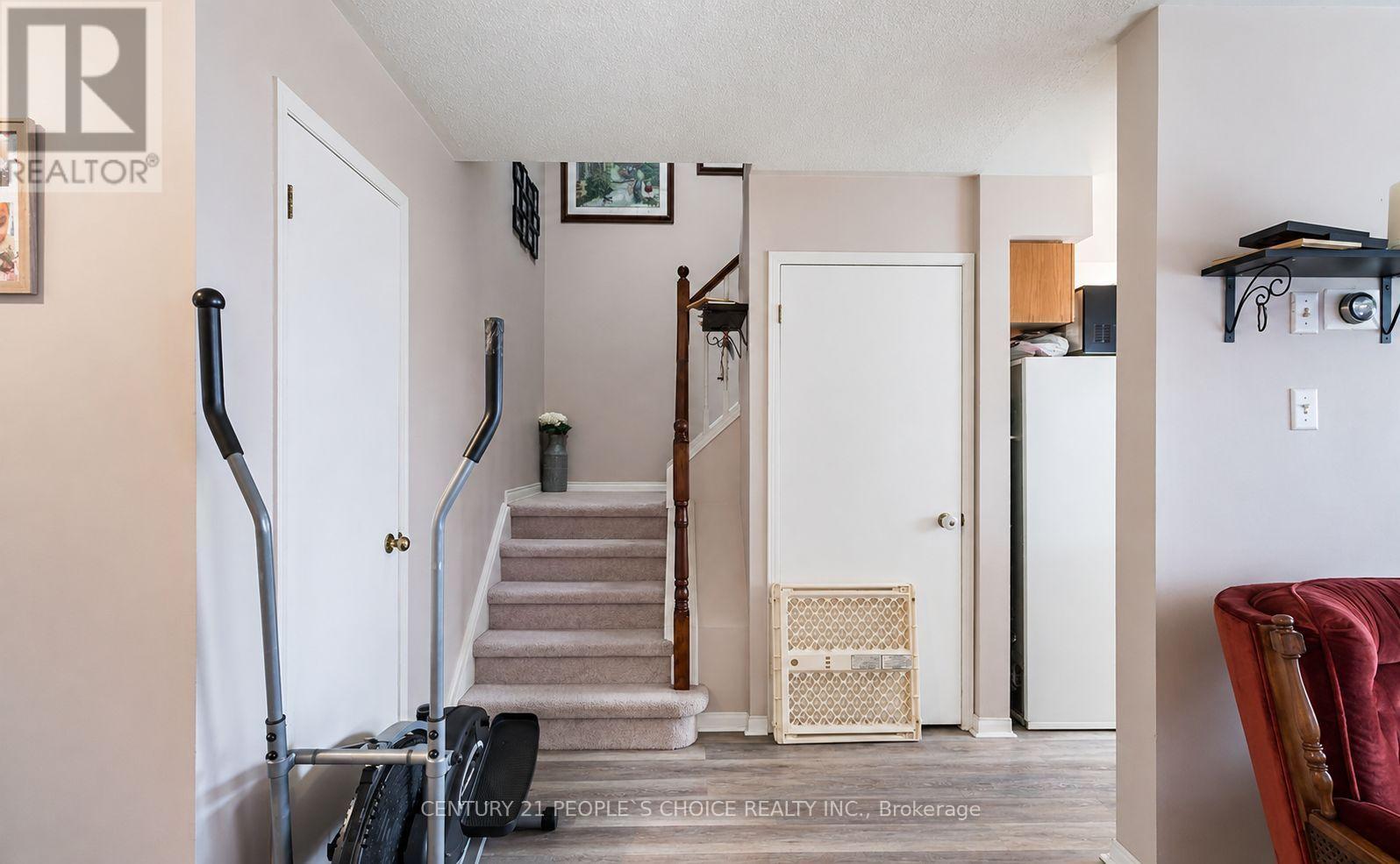 186 PICKETT CRESCENT - 4