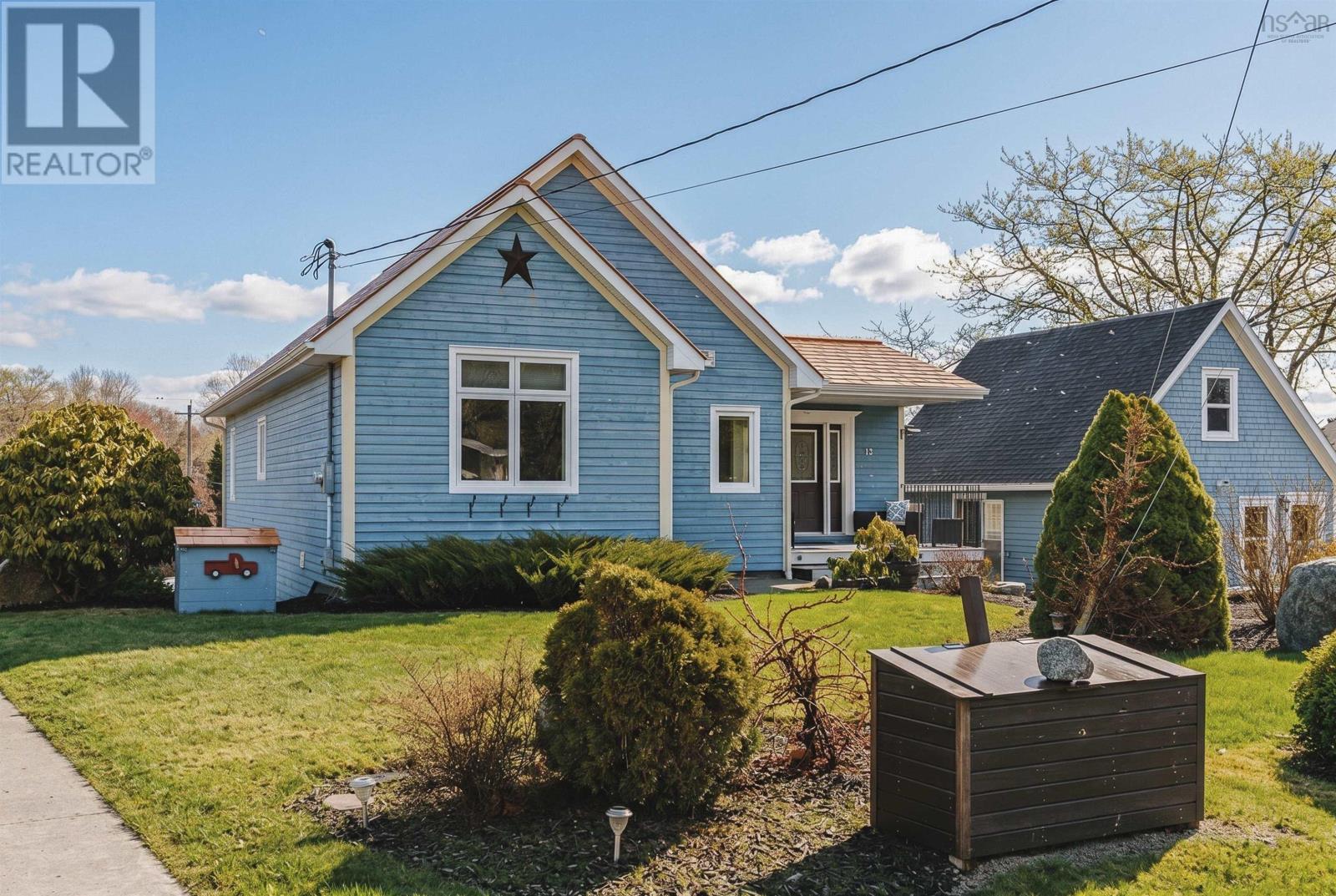 Property photo of 11 East River Point Road