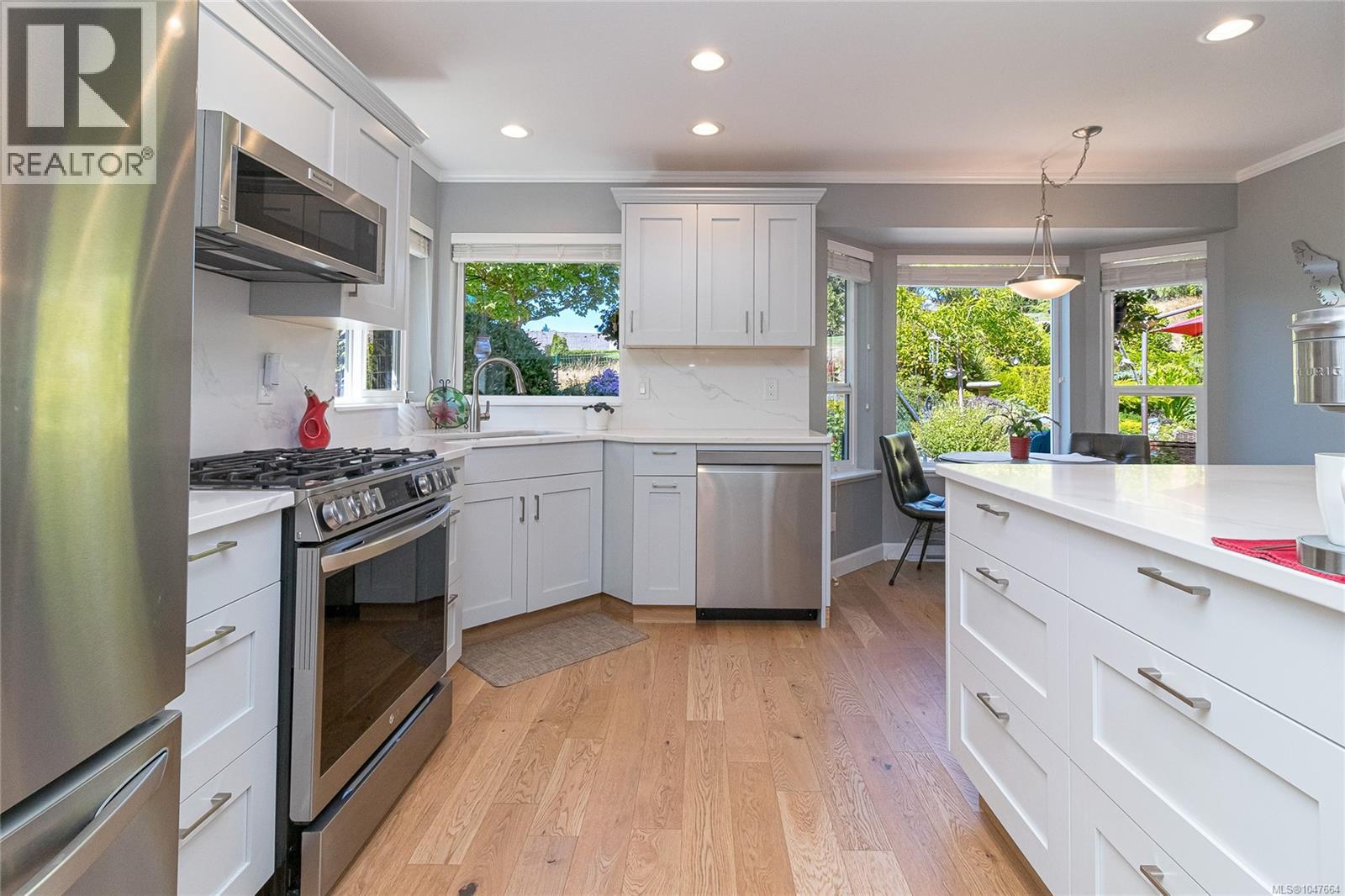3610 Arbutus Dr N - Image 14