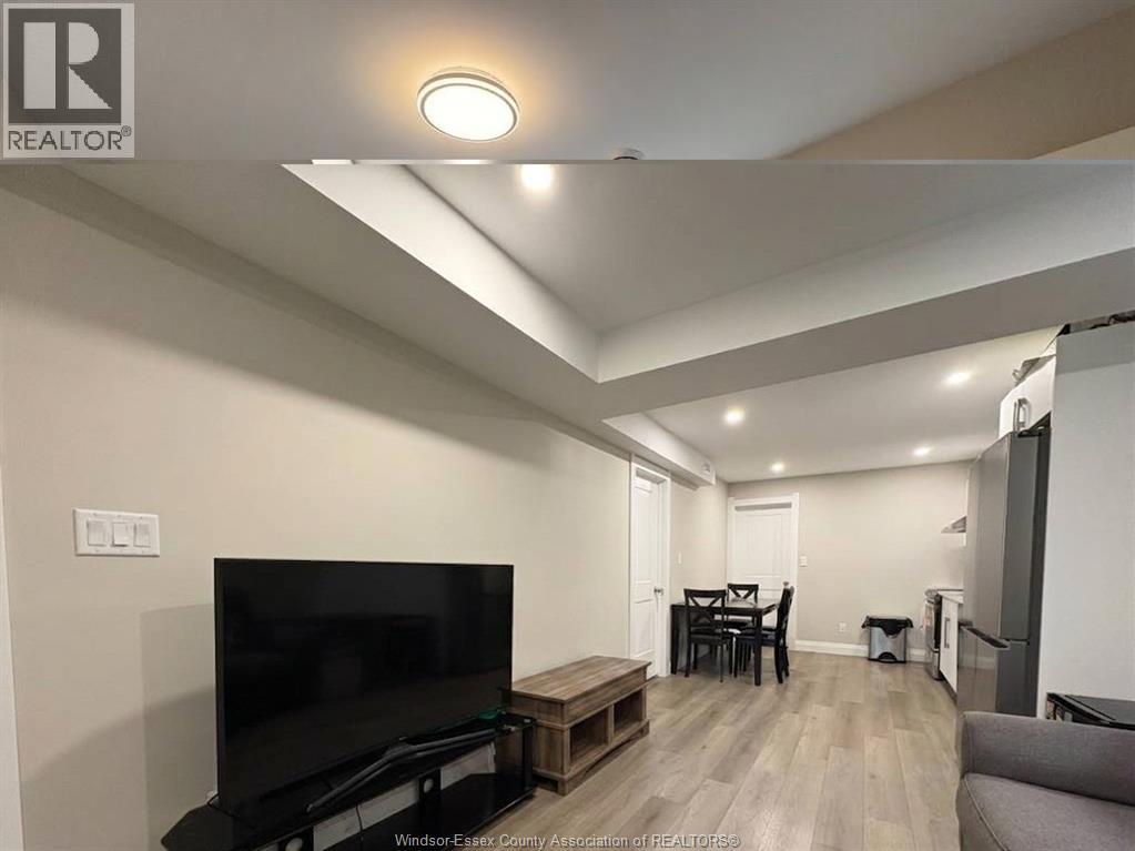 917 Mckay AVENUE Unit# Back Room 1-5, Windsor — photo 6