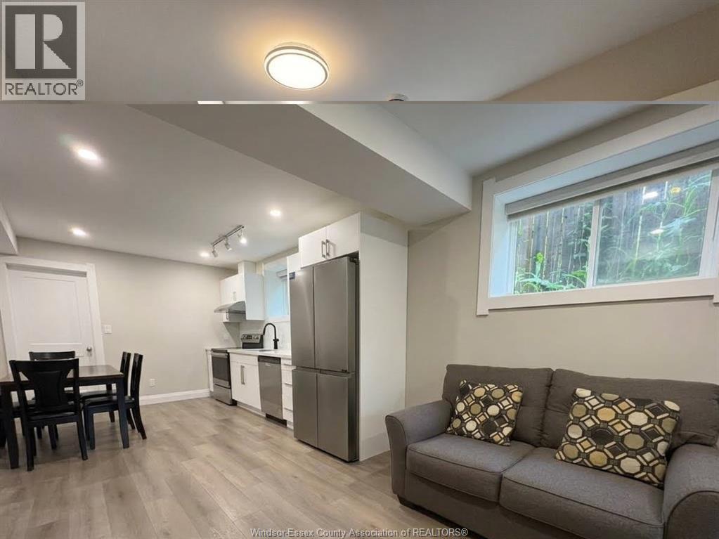 917 Mckay Avenue, Windsor, Ontario, N9B2A4, Windsor, Ontario — photo 4 of 5