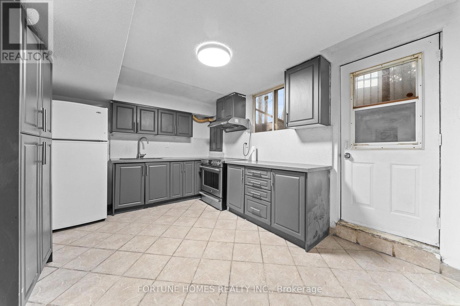 1 ORTONA DRIVE - 33