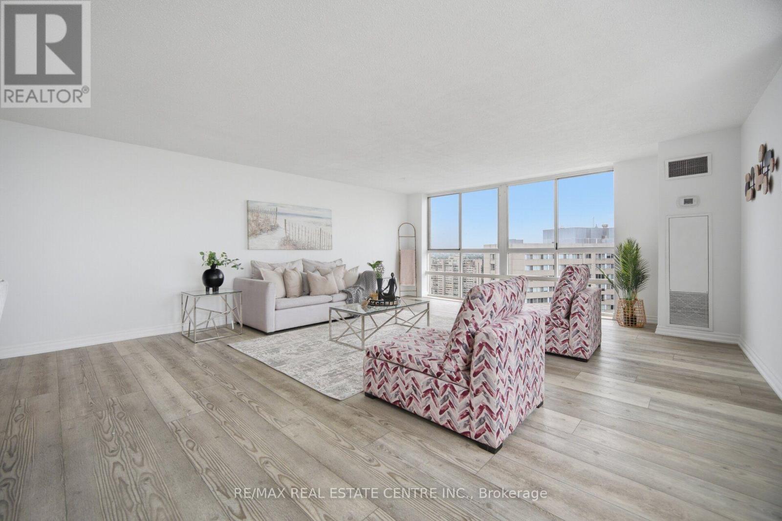 #2601 3650 KANEFF CRESCENT - 19