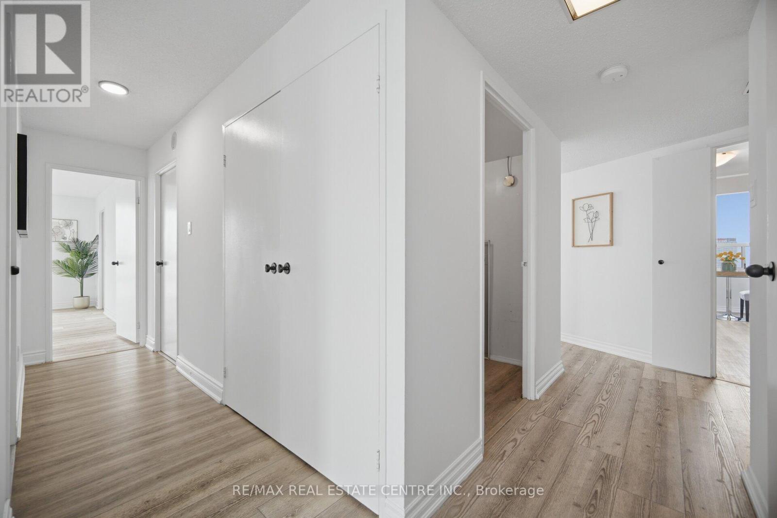 #2601 3650 KANEFF CRESCENT - 21