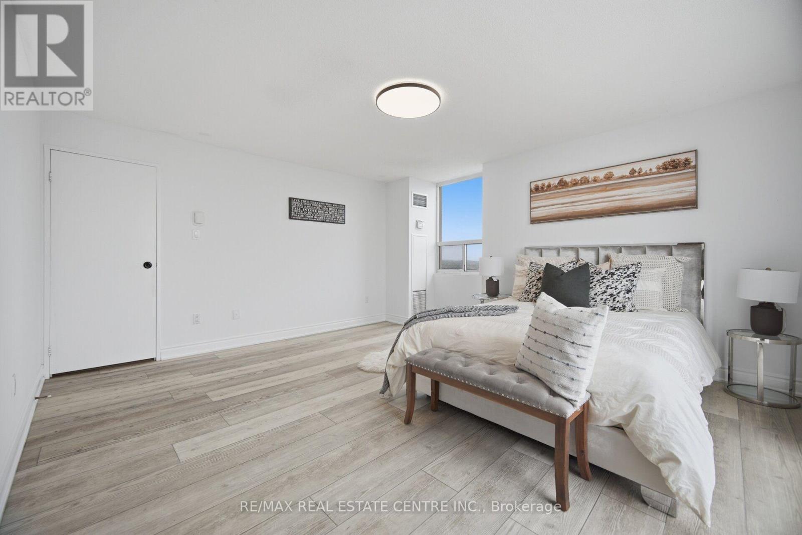 #2601 3650 KANEFF CRESCENT - 24