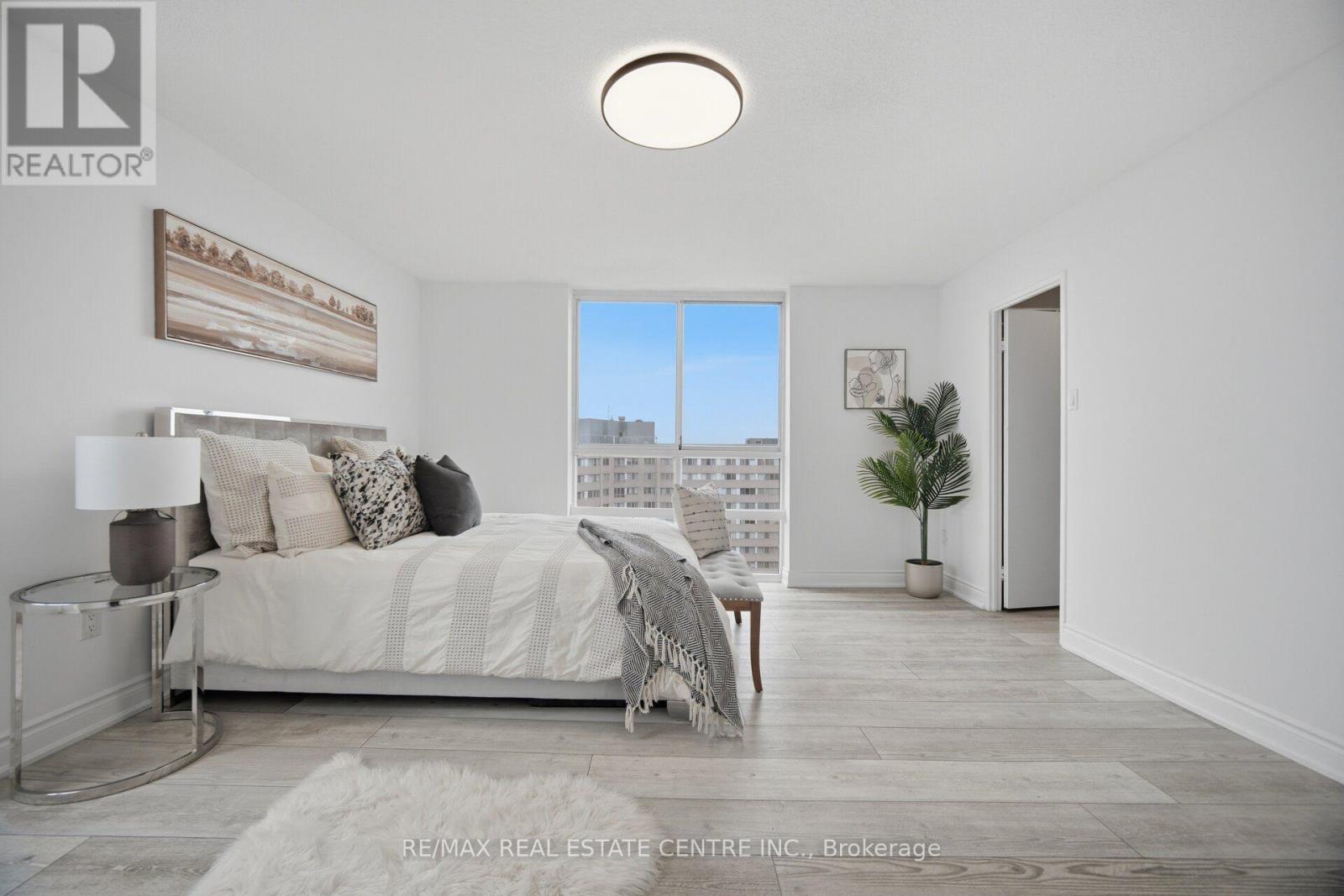 #2601 3650 KANEFF CRESCENT - 25