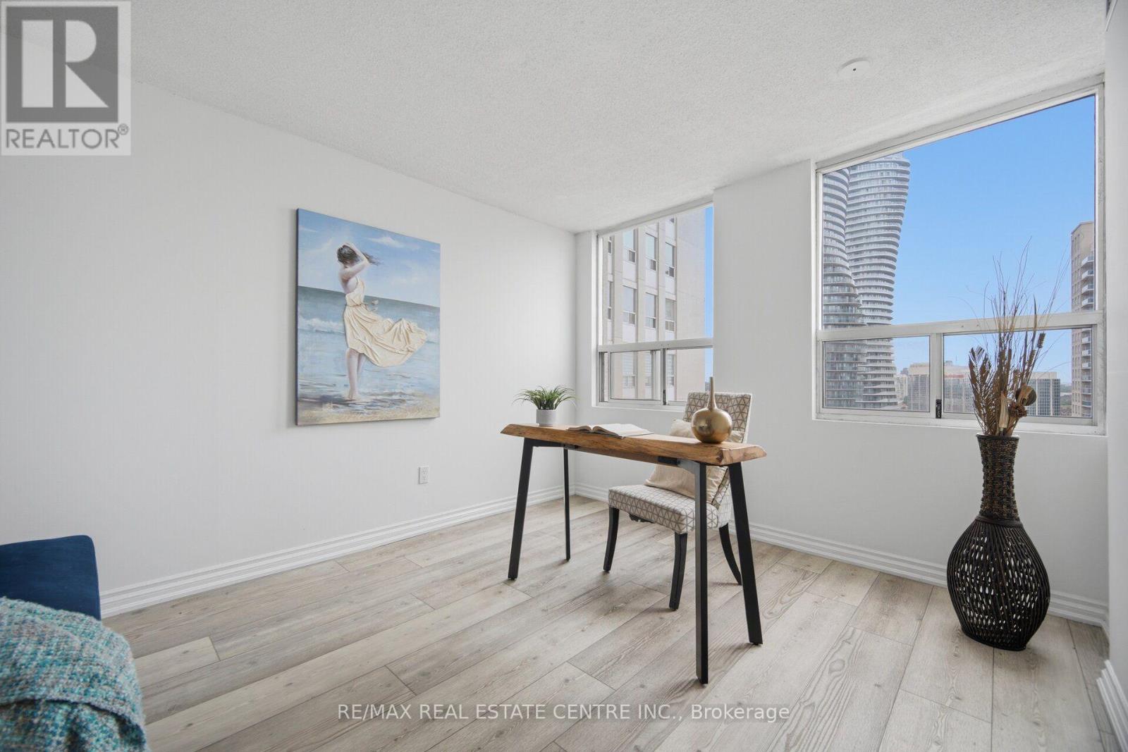 #2601 3650 KANEFF CRESCENT - 33