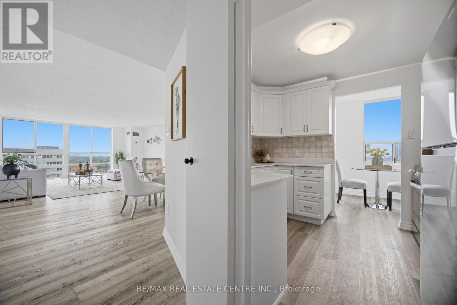 #2601 3650 KANEFF CRESCENT - 7
