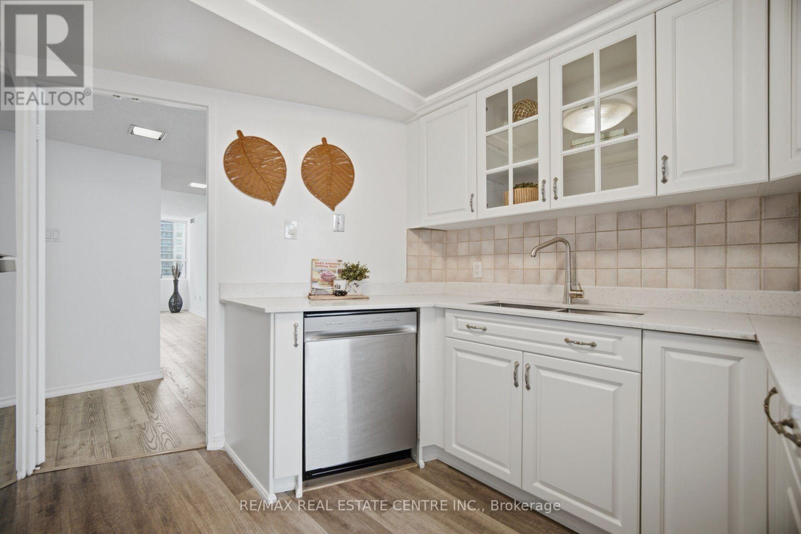 #2601 3650 KANEFF CRESCENT - 8
