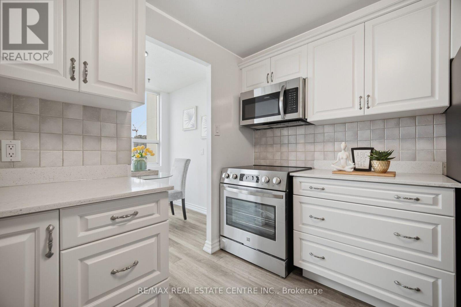 #2601 3650 KANEFF CRESCENT - 9