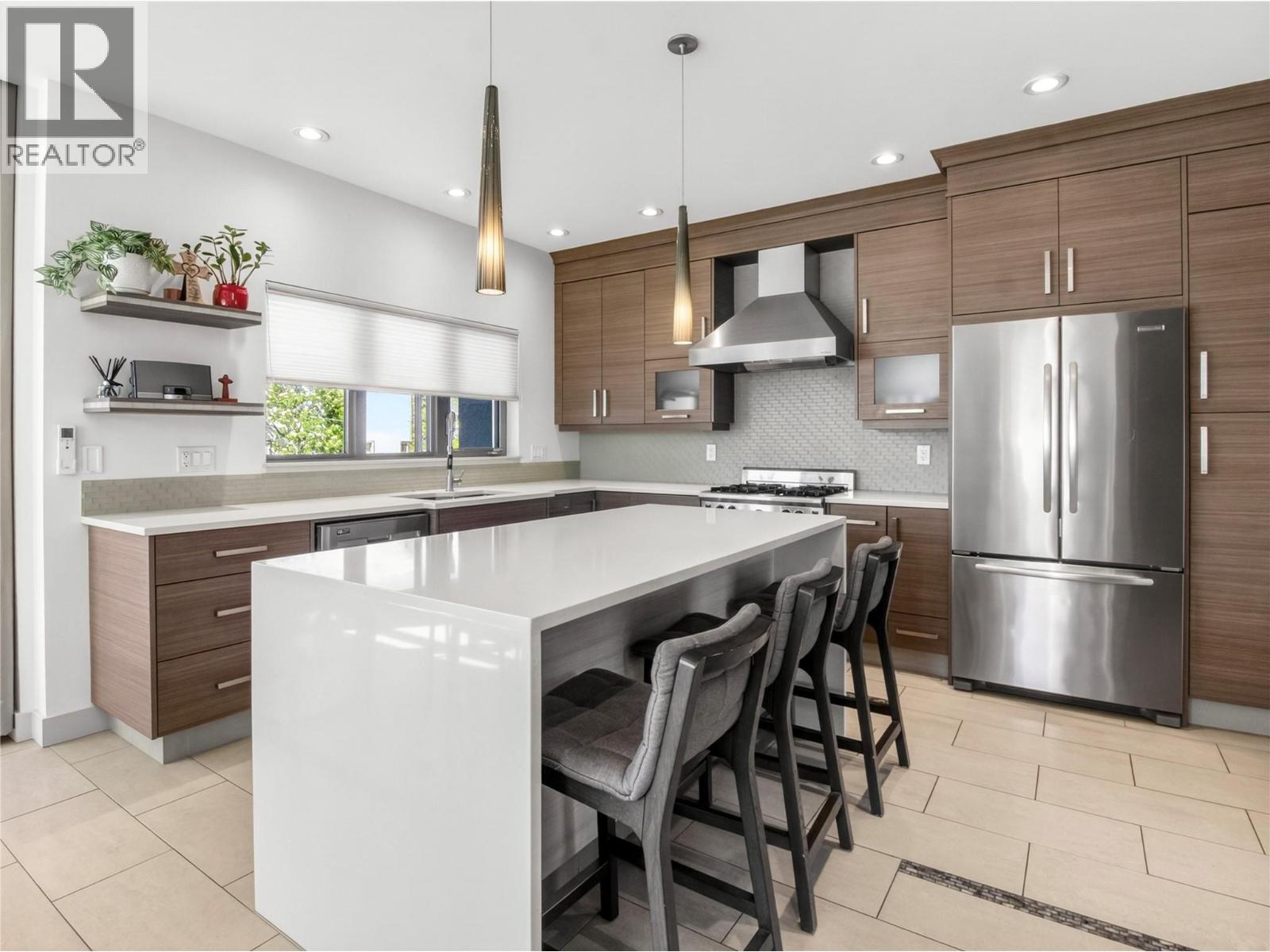 #101 433 Churchill Avenue - 2
