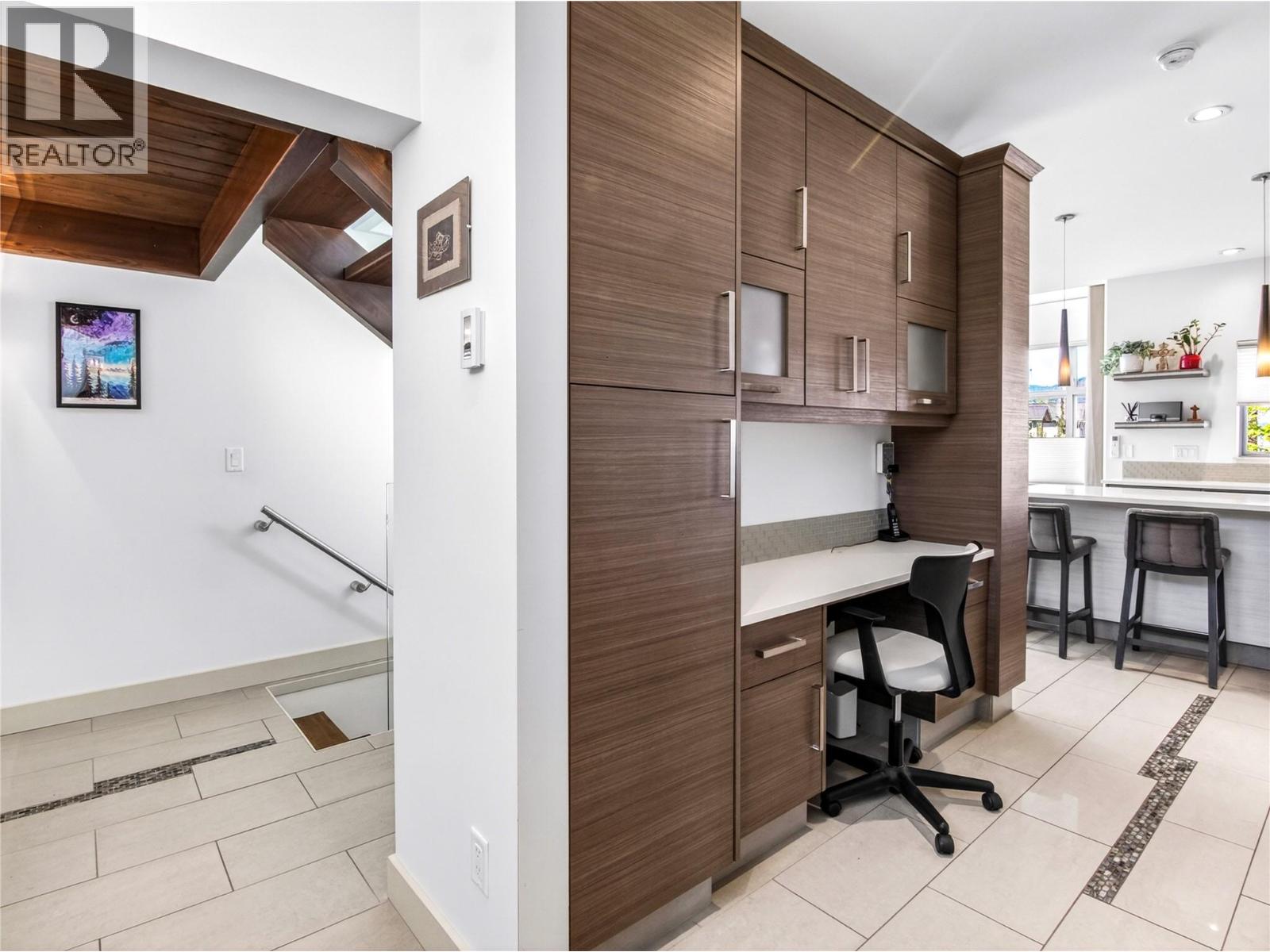 #101 433 Churchill Avenue - 3