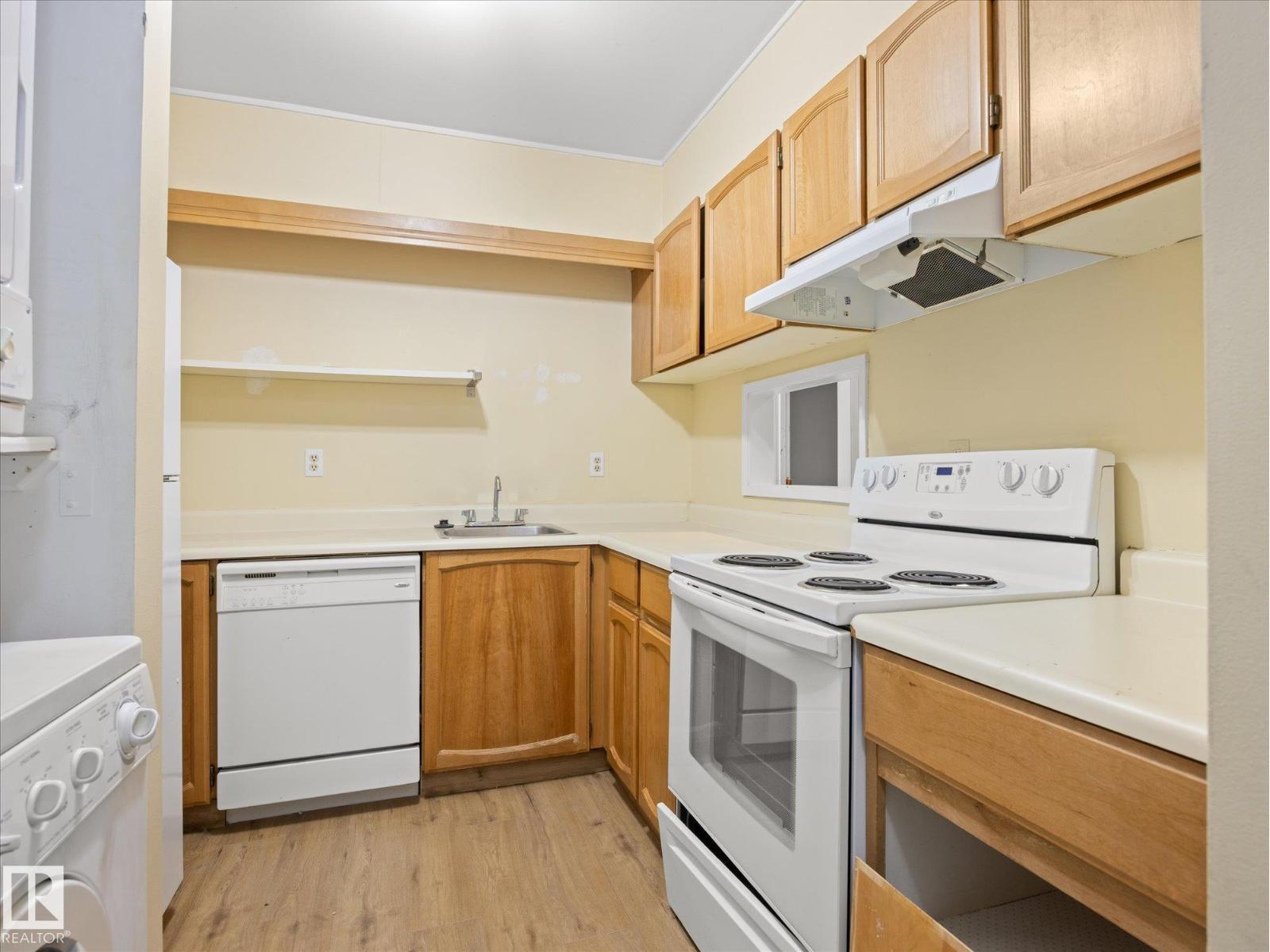 #110 10139 117 ST NW - 8