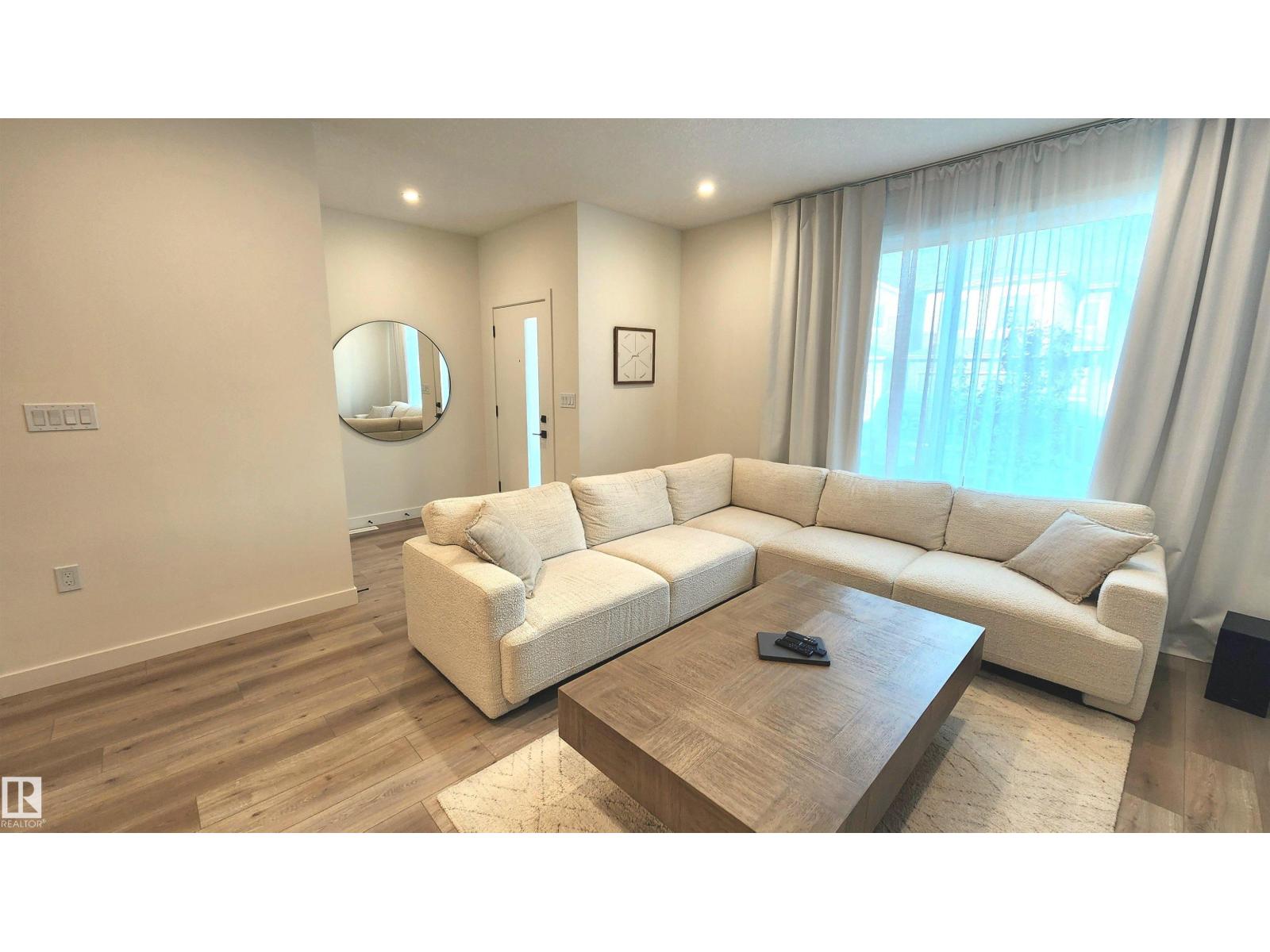 220 28 ST SW - 2