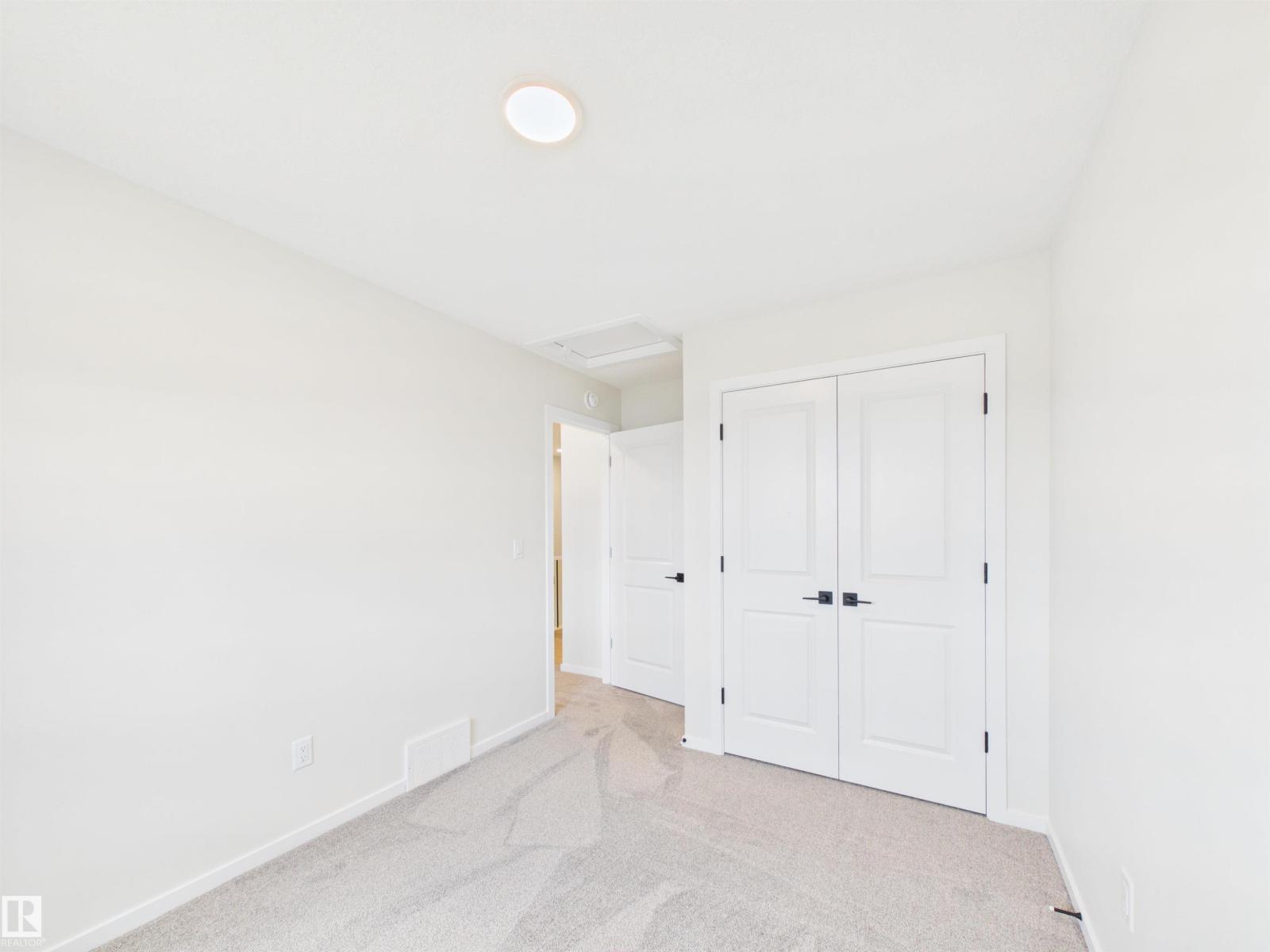 1094 MCLEOD AV - 24