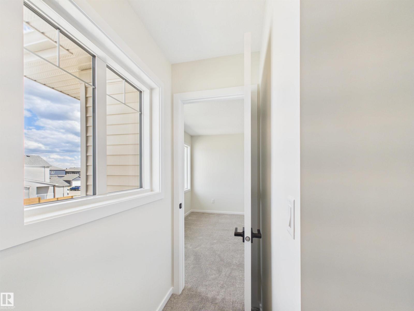 1094 MCLEOD AV - 30