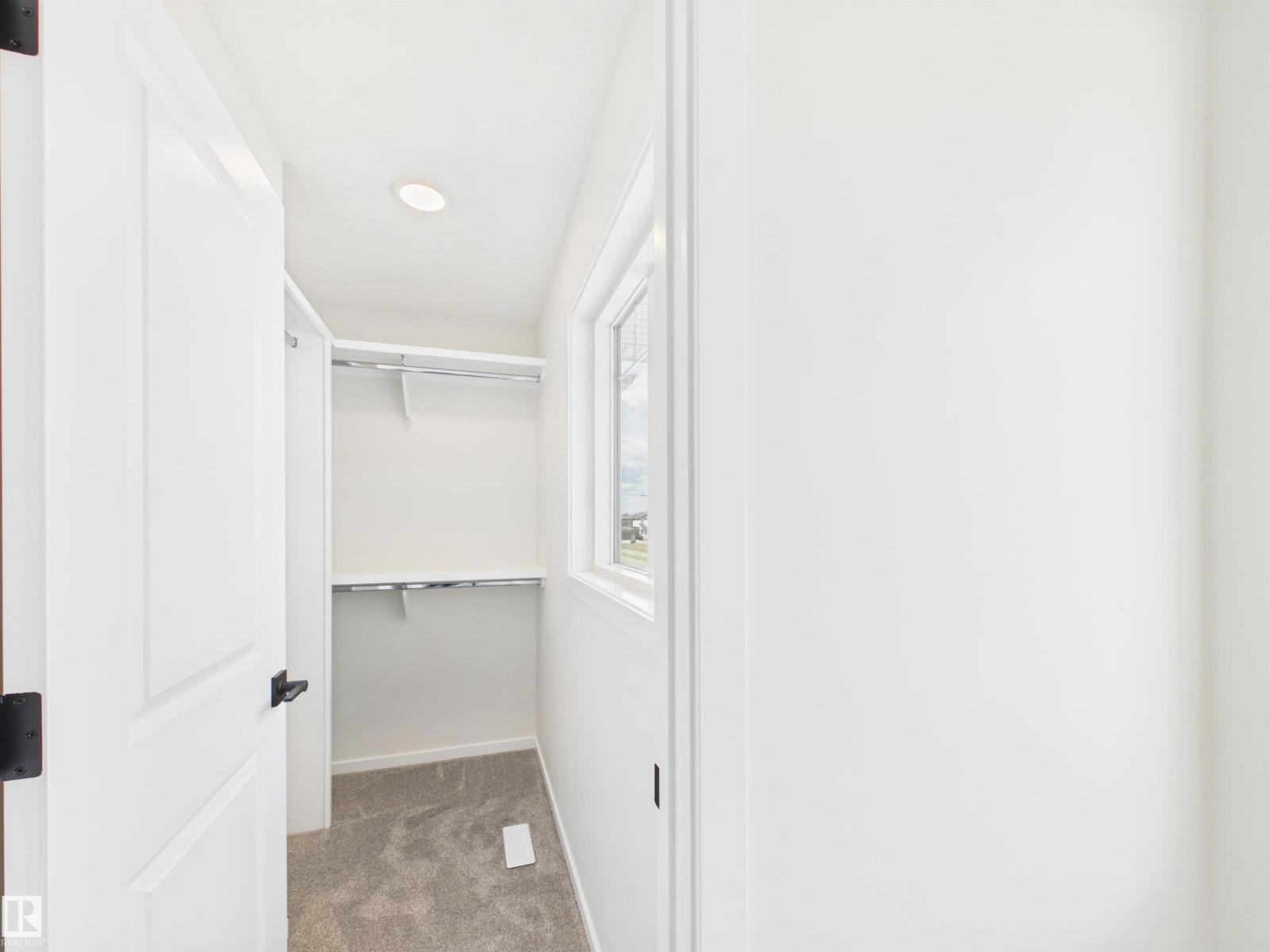 1094 MCLEOD AV - 31