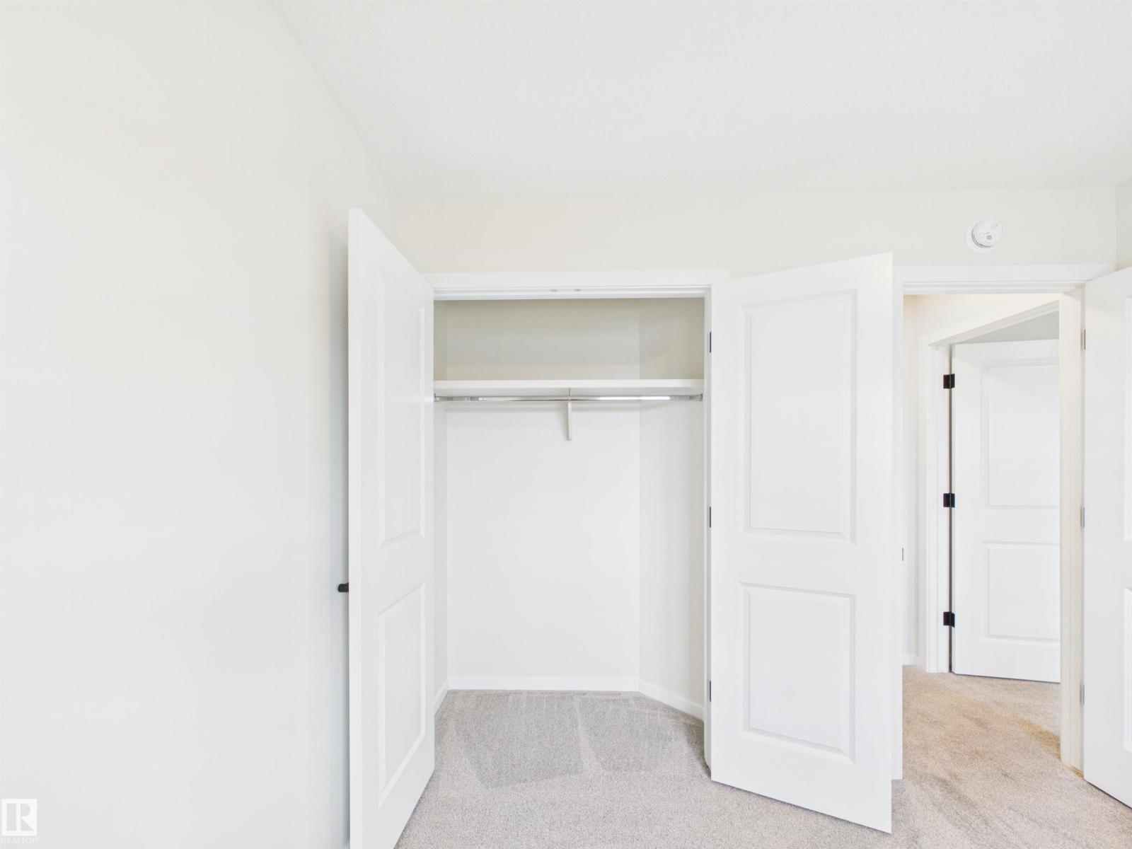 1094 MCLEOD AV - 18