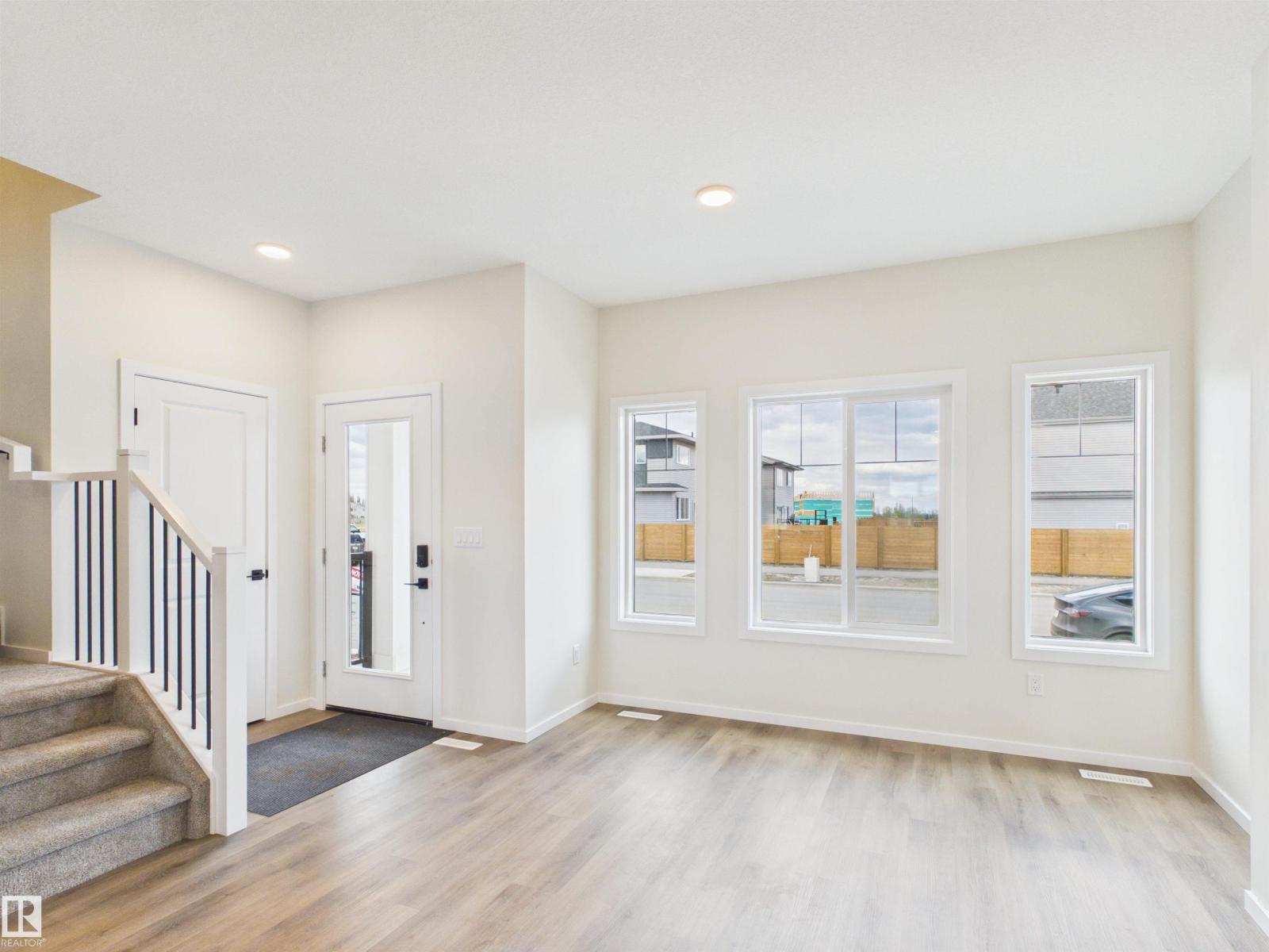 1094 MCLEOD AV - 2