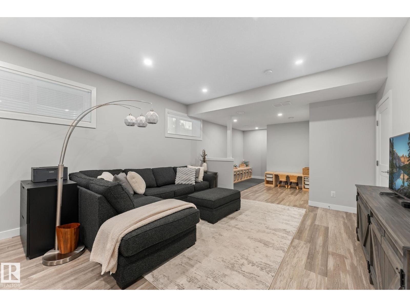 19 ORCHARD CT - 46