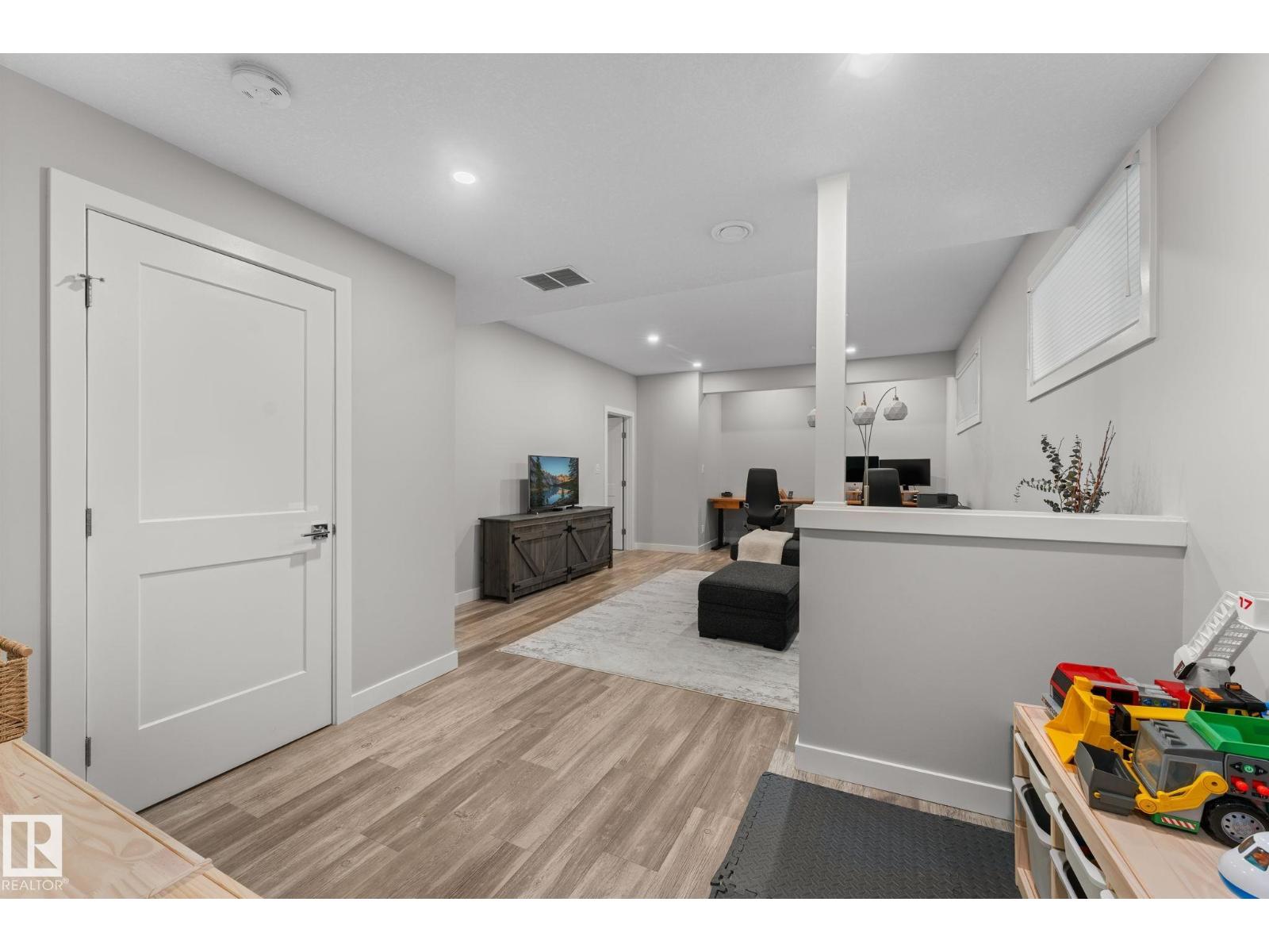 19 ORCHARD CT - 44