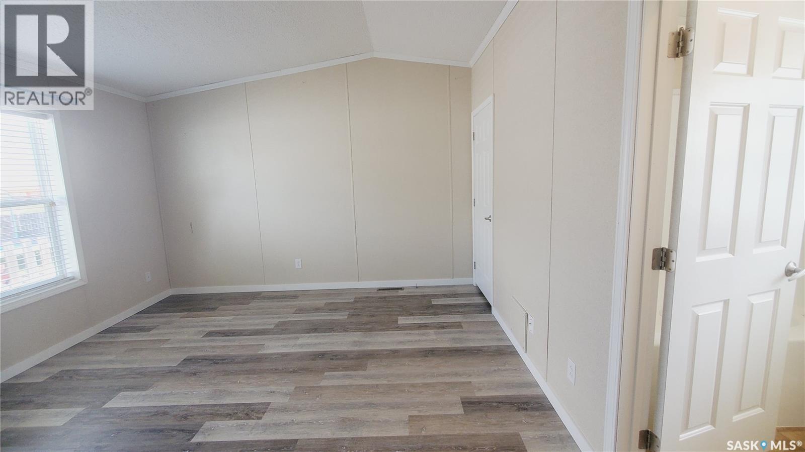 210 BROWNLEE STREET - 16
